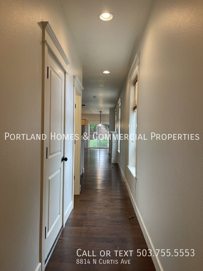 Foto del edificio - 8814 N Curtis Ave