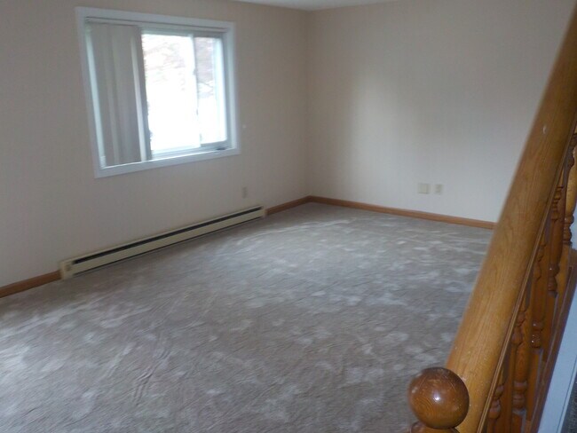 Living room - 114 E Cumberland Rd