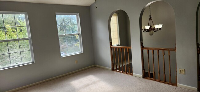 Foto del edificio - 608 Exeter Dr