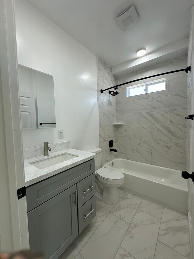 Foto del edificio - 818 E 21st St