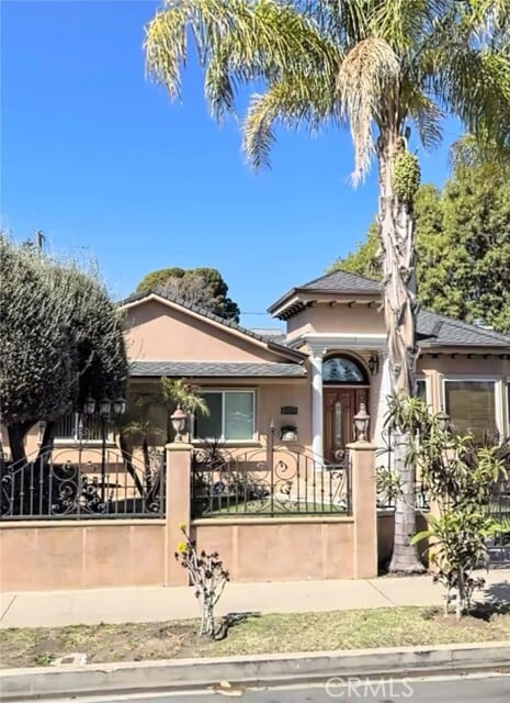 Foto principal - 10849 Gothic Ave