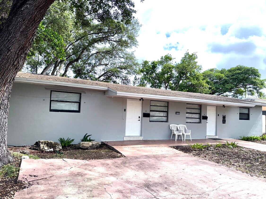 Primary Photo - 6144 SW 30th St