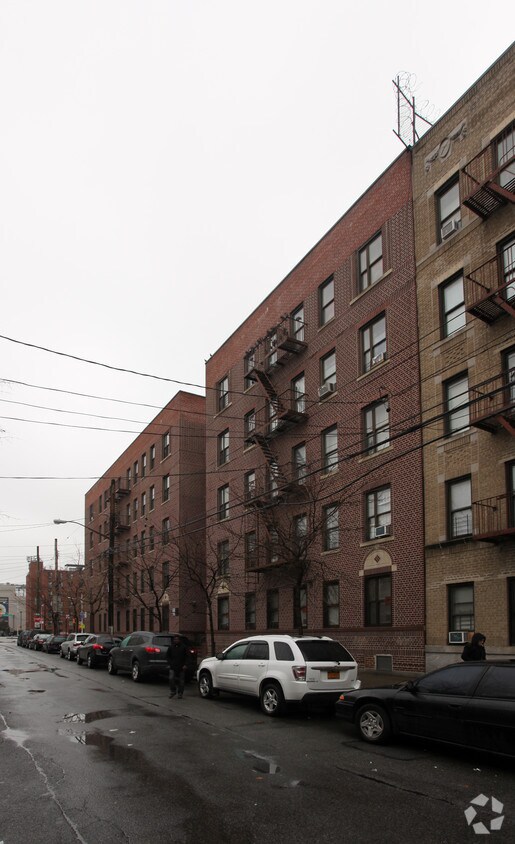 Building Photo - 754 Coster St