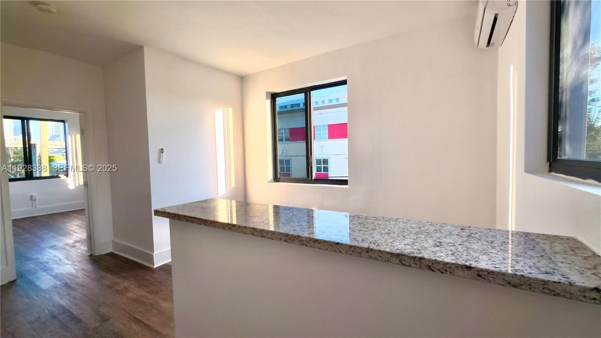 Foto principal - 337 SW 5th Ave