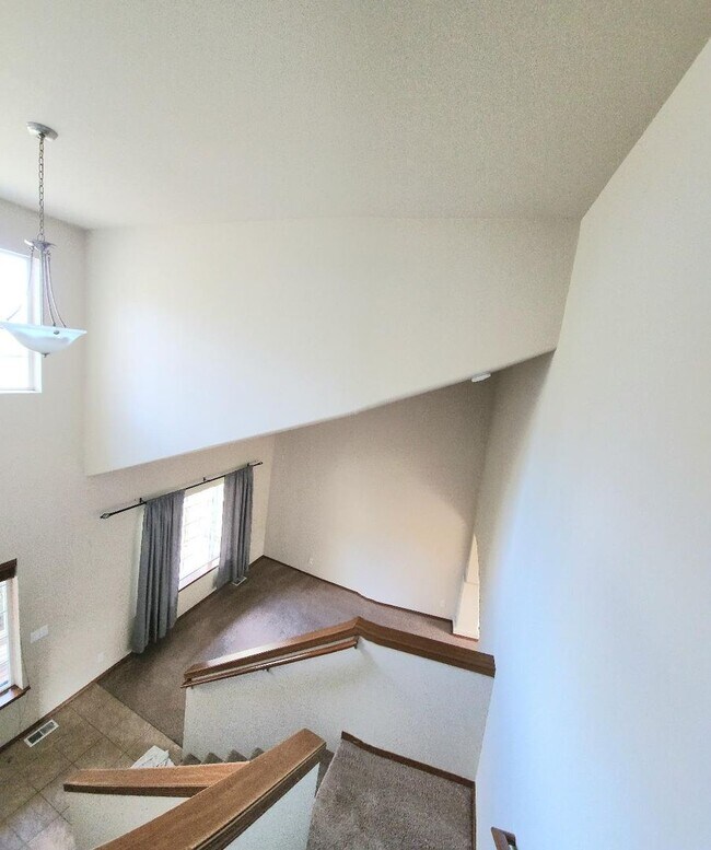 Building Photo - 4BDRM Home Available Now! ~ 2 Car Garage &...