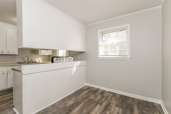 Foto del edificio - 3 Bedroom Brick Home