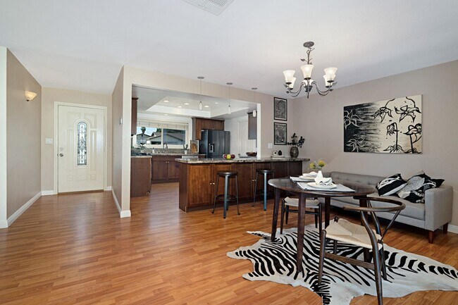 Foto del edificio - Beautiful 3BD 2BA House Sitting on Over 1/...