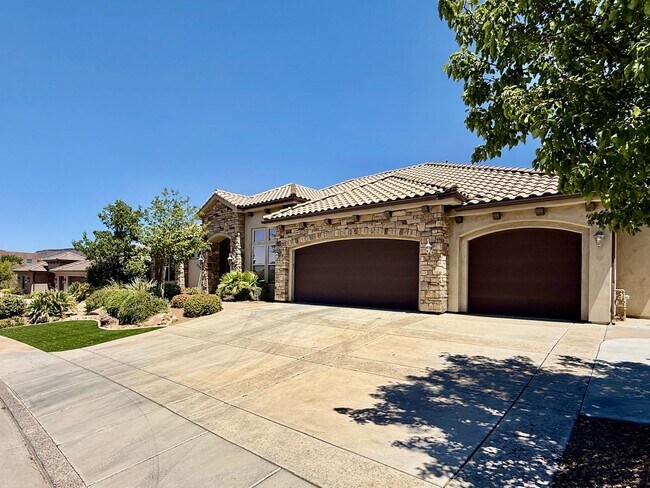 Building Photo - Beautiful Five-Bedroom Home in Tonaquint V...