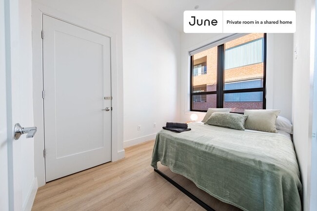 Building Photo - Room in Shared 4 bed/2 bath home