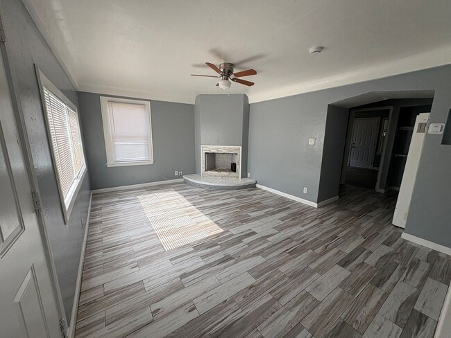 Building Photo - 2416 Kentucky St