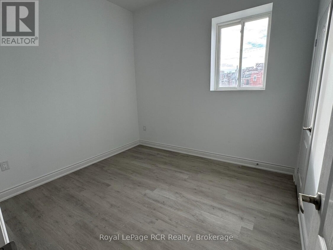 Photo du bâtiment - 828 3rd Ave E