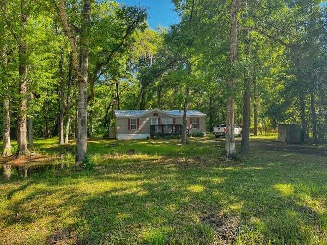 Building Photo - Country living close to everything! 3BR/2B...