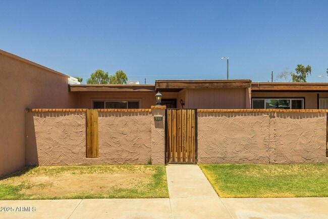Photo - 6008 W Augusta Ave Townhome