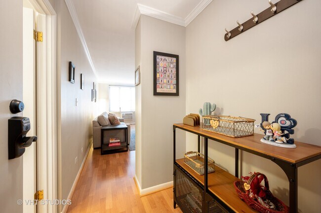 Foto del edificio - 435 W Oakdale Ave