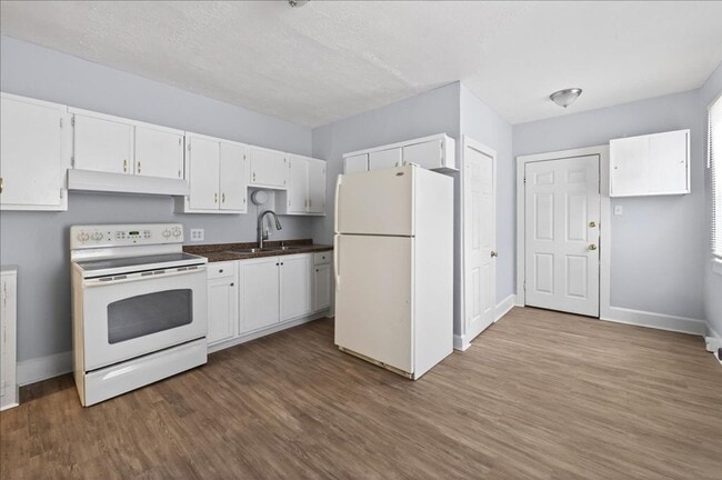 Building Photo - 1135 S Richland St