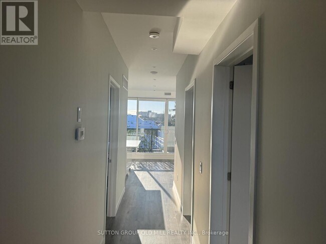 Building Photo - 20 Avon Dr