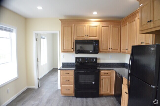 Building Photo - 563 Burritt St
