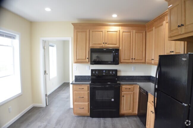 Building Photo - 563 Burritt St