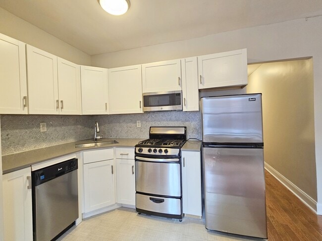 Building Photo - 515 W 168th St