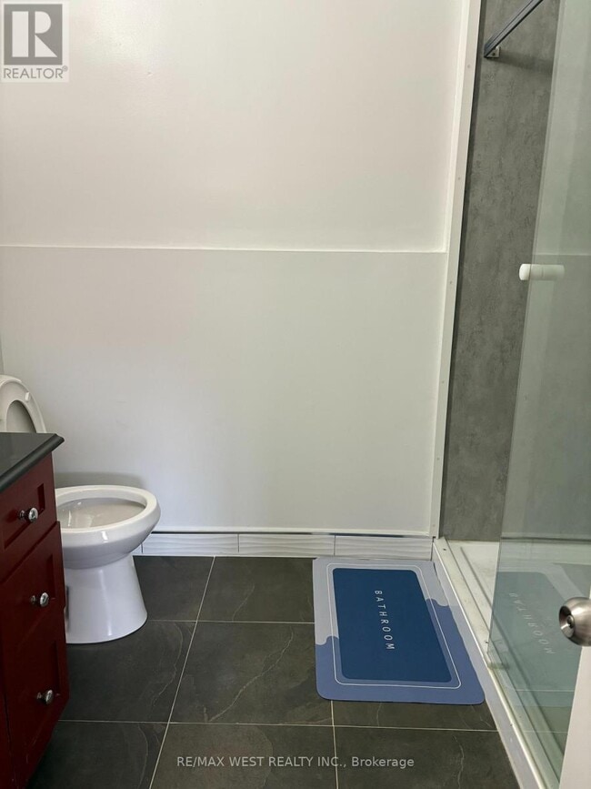 Building Photo - 39 Franson Crescent