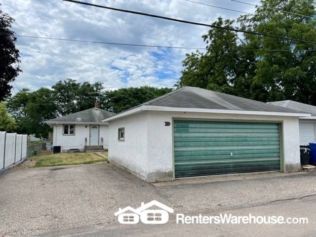 Building Photo - 931 Scheffer Ave