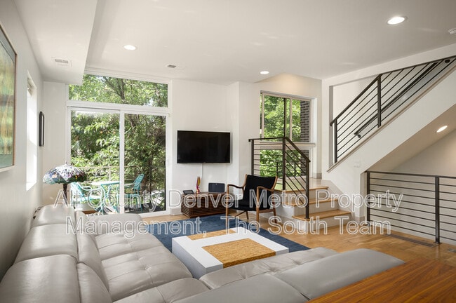 Building Photo - 2224 E 21st Ave