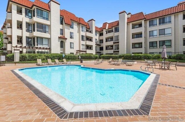 Foto del edificio - 5875 Friars Rd