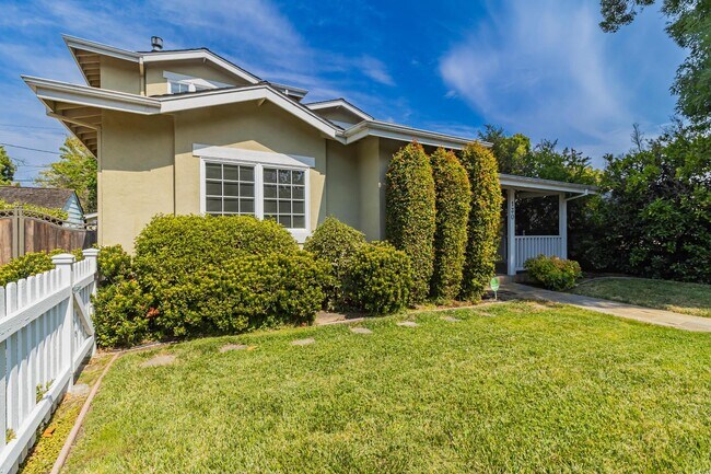 Foto del edificio - 130 Heather Ln