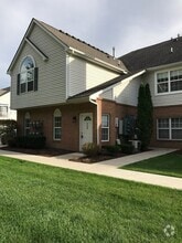 Building Photo - 668 Olde English Cir