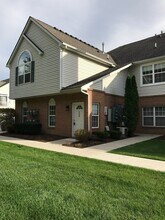 Building Photo - 668 Olde English Cir