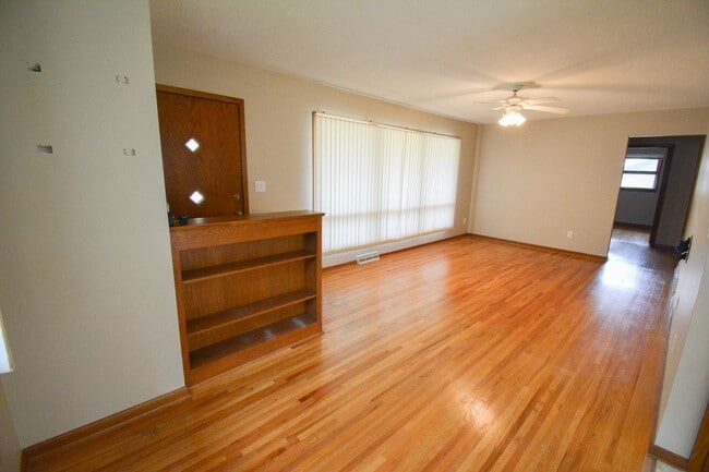 Building Photo - 3 Bed 1.5 Bath Home near Valleyhigh Dr For...