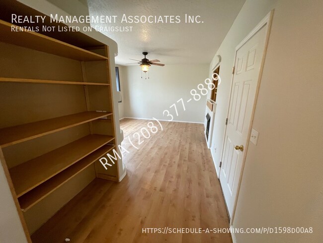 Foto del edificio - 623 E Woodbury Dr