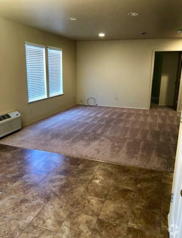Building Photo - 1205 Chenaur Dr