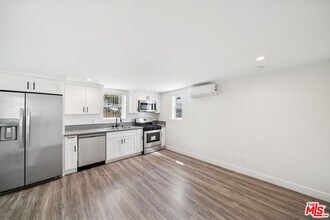 Building Photo - 1267 Vin Scully Ave
