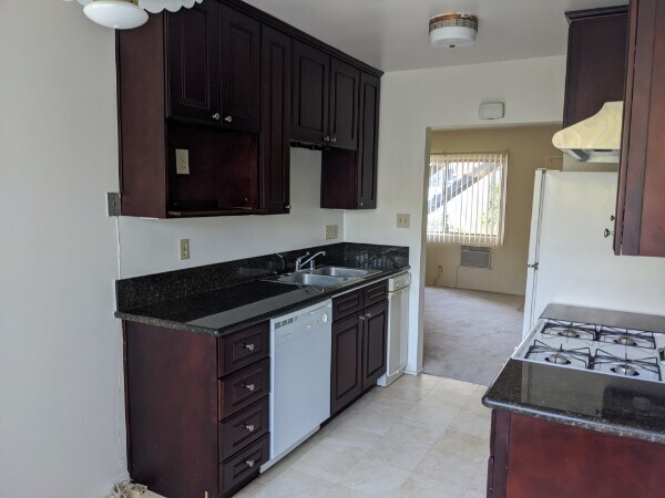 kitchen1 - 930 N Stoneman Ave