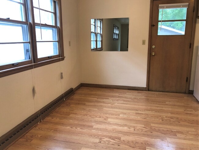 Building Photo - 322 Pawling St