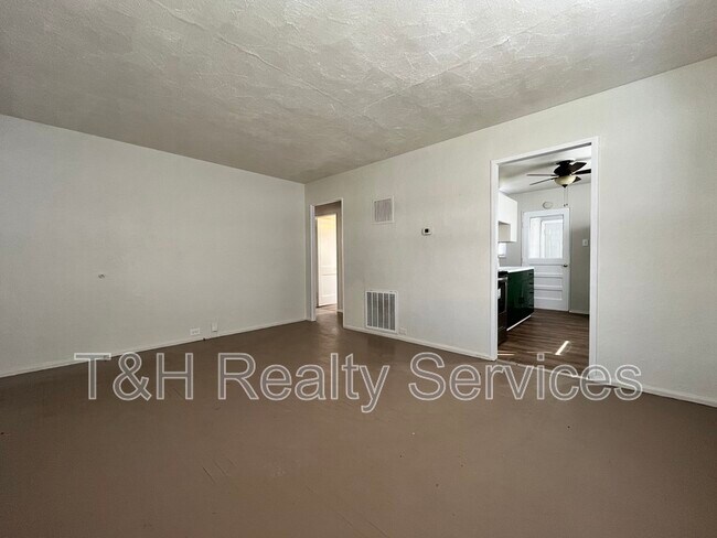 Building Photo - 19 W 39th St