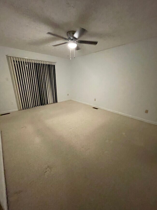 Foto del edificio - 148 Golfcrest Ln
