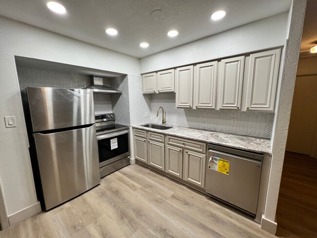 Foto del edificio - 5137 Dartmouth Ave N