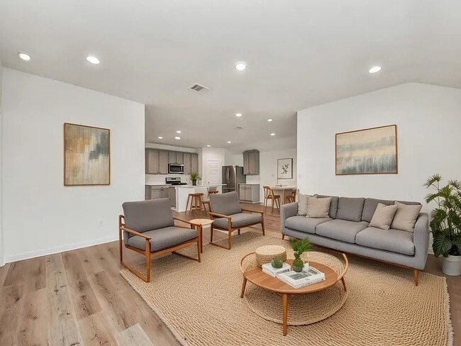 Foto del edificio - 8203 Molasses Wy