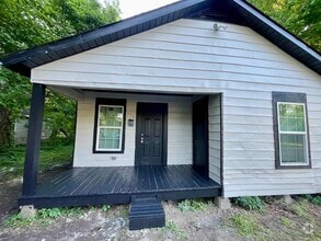 Building Photo - 609 S Lilly St