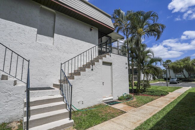 Building Photo - 94 Windtree Ln