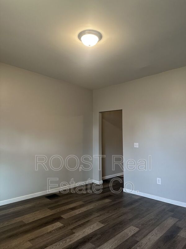 Foto del edificio - 480-482 E. Markison Avenue