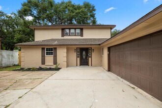 Building Photo - 1819 Redwood Ct