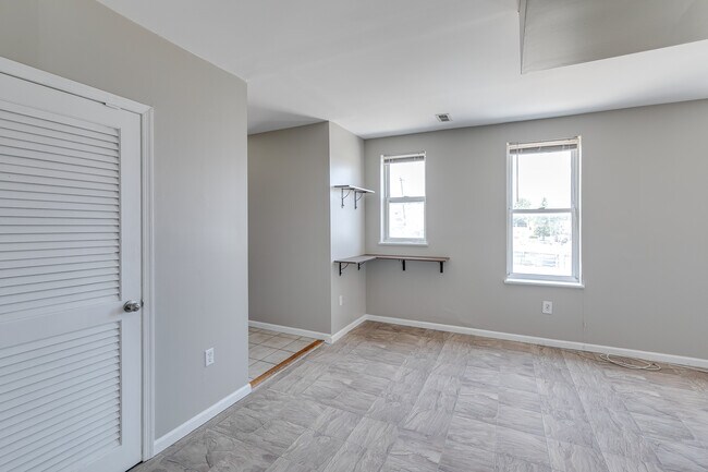 Foto del edificio - 6602 Ridge Ave