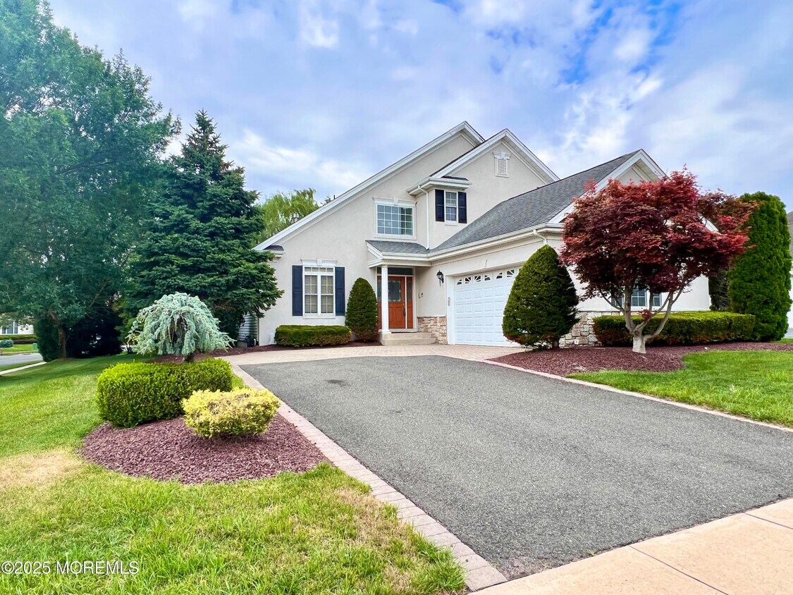 Foto principal - 1 Hendrickson Ct