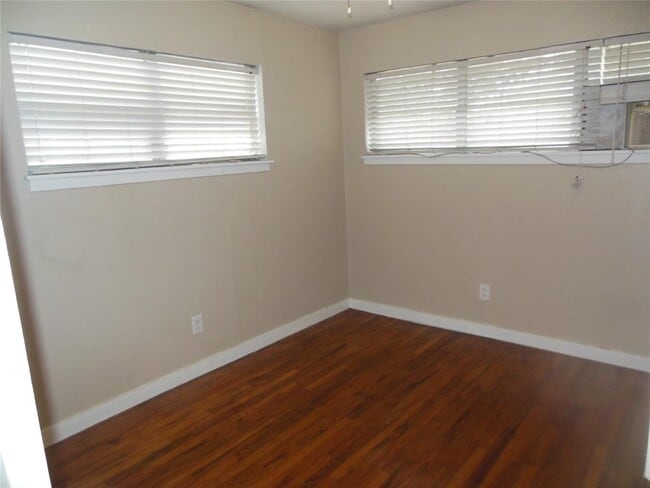 Foto del edificio - 2417 Rosedale St