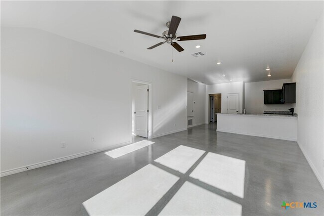 Building Photo - 526 Lost Trl