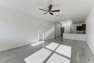 Building Photo - 526 Lost Trl