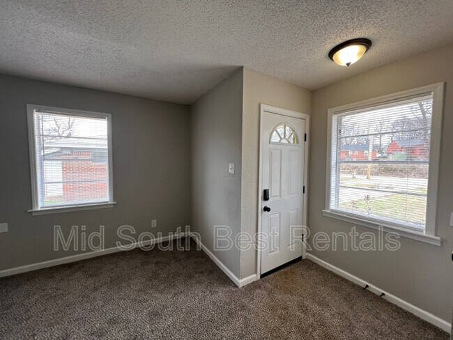 Building Photo - 1789 Tampa Cove